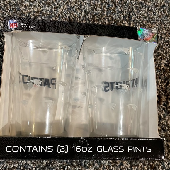 NIB Patriot Pint glass gift set. - Picture 2 of 4